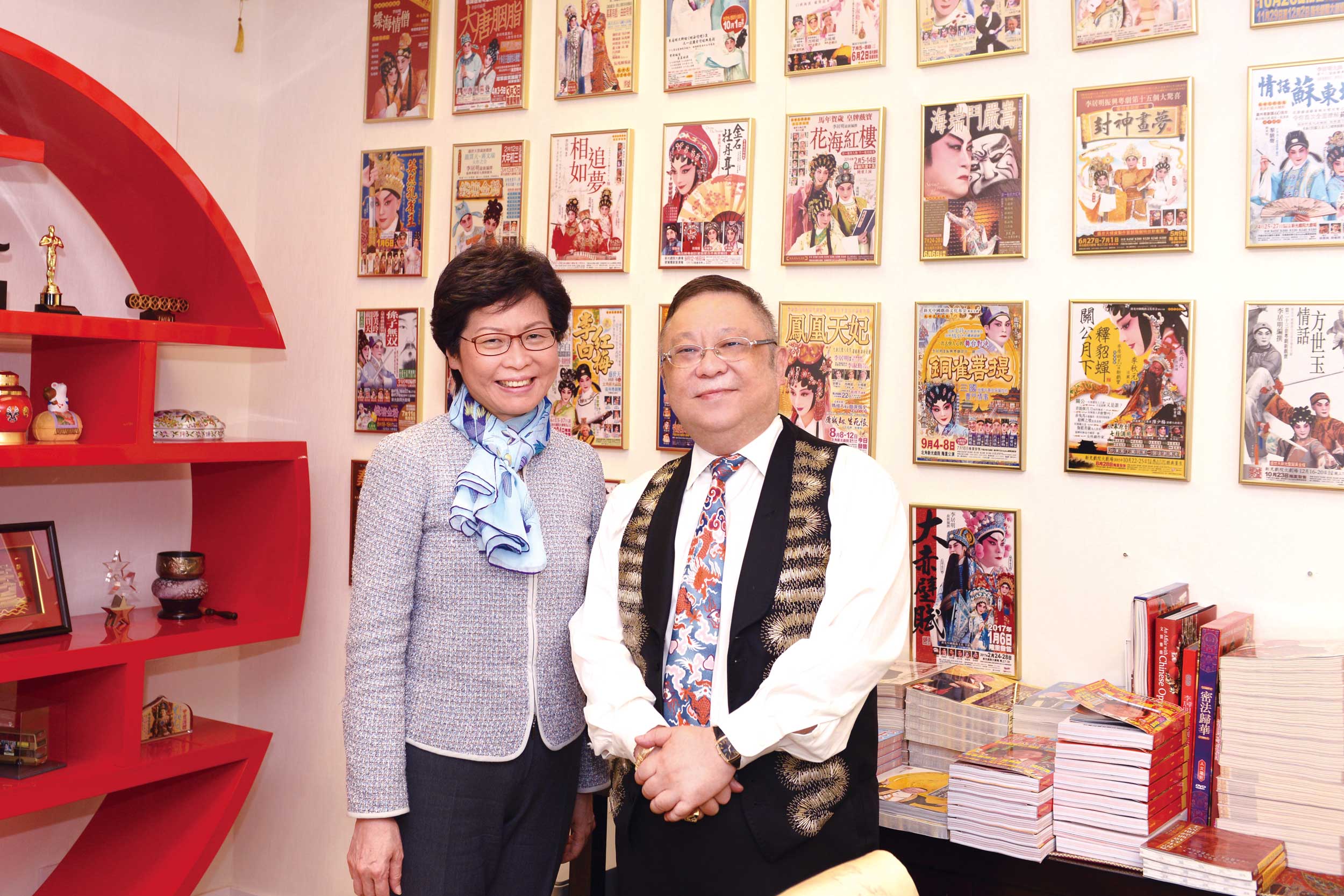 香港特首林鄭月娥女士與李居明大師在新光貴賓房會面，交流粵劇發展前景。